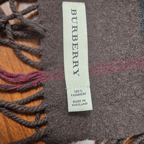 Burberry Nova Check 100% Cashmere Scarf with Defect - Picture 4 of 7